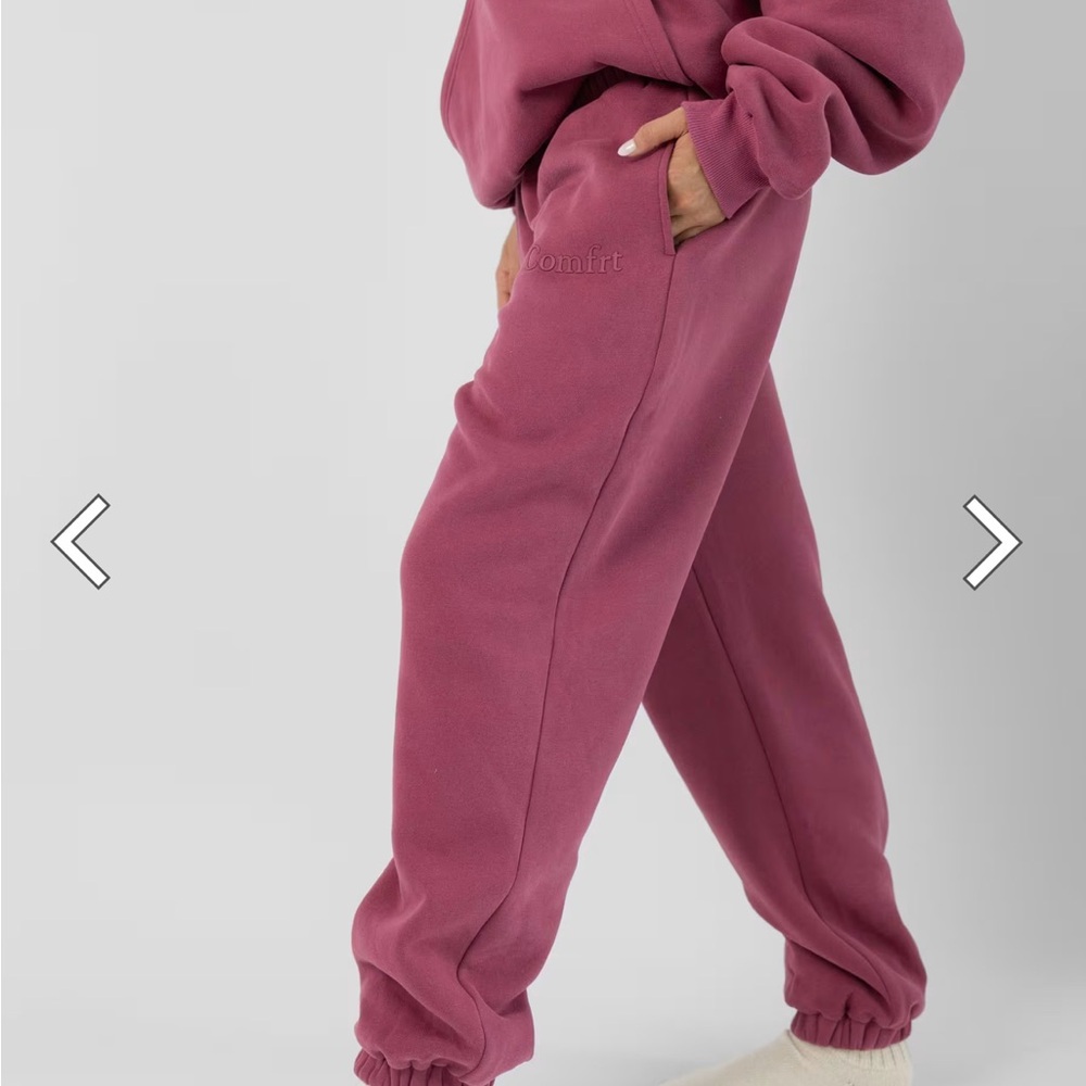Women's Relaxed Fit Sweatpants in Berry